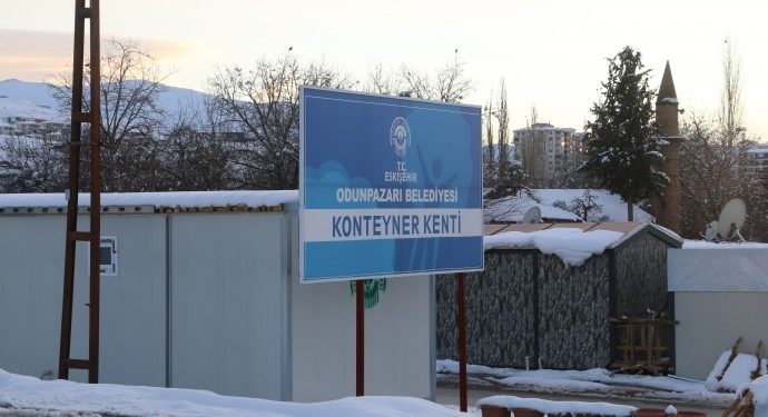 Depremzede kadınların yaşamları konteyner kentlere sıkıştırıldı