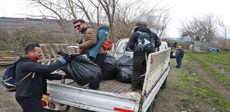 UNESCO listesindeki Hevsel Bahçeleri’nde yarım saatte 1 kamyonet çöp toplandı