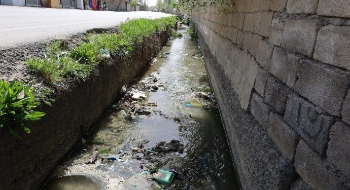 Van’da temizlenmeyen kanallar halk sağlığını tehdit ediyor