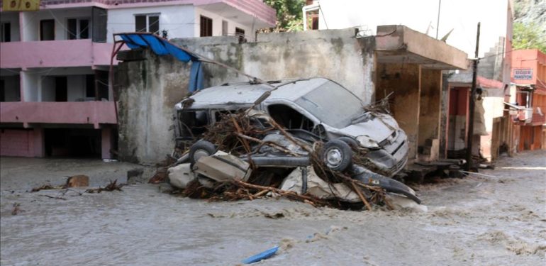 Hatay’da sel ve hortum felaketi