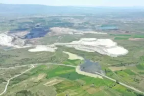 maden-sahasindaki-heyelan-nedeniyle-golet-tasti-belde-yolu-ulasima-kapandi-1024x576