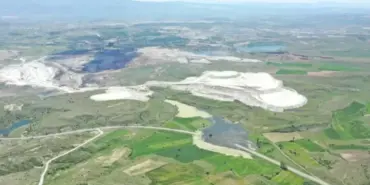 maden-sahasindaki-heyelan-nedeniyle-golet-tasti-belde-yolu-ulasima-kapandi-1024x576