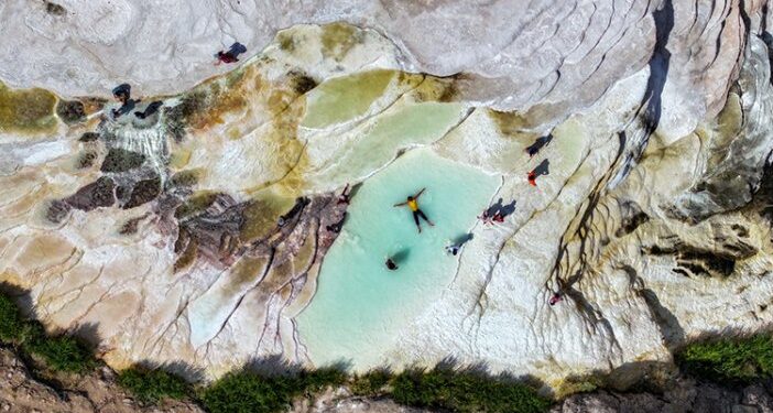 “Van’ın Pamukkale’si” turizmin yeni gözdesi oldu