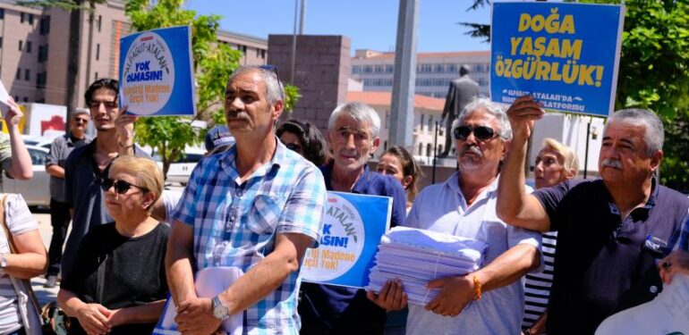 Cengiz Holding’in siyanürlü altın madenine Eskişehir’de protesto