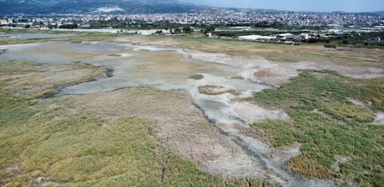 Milleyha’da yine çöp yığınları yükseliyor