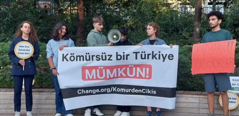 Gençler İklim Grevi için Sokaklarda