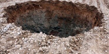 Şanlıurfa'da pamuk tarlasında obruk oluştu