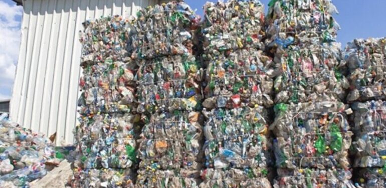 “İngiltere’nin yakamadığı plastik atıklar Türkiye’ye geliyor”