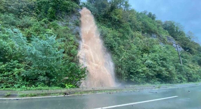 Artvin’de büyük heyelan