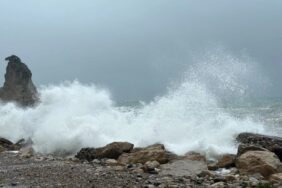 690x390cc-zngldk-01-10-2024-bati-karadenizde-su-baskinlari-firtina1