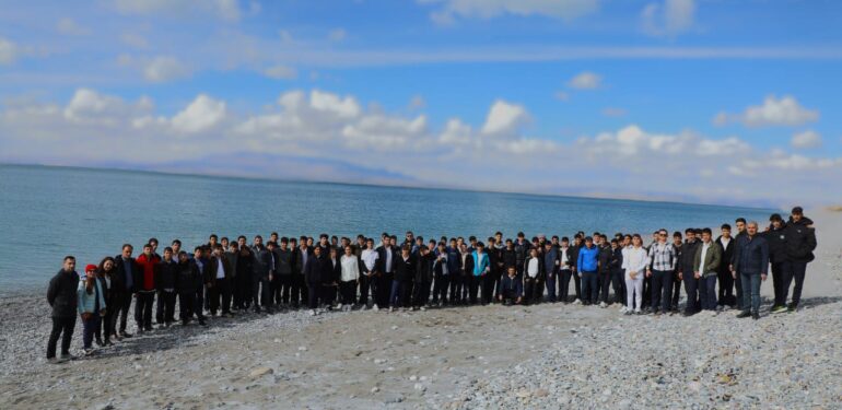 Van Gölü sahilleri temizleniyor