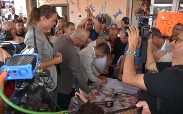 İzmirlilerden örnek direniş:ÇED toplantısı yaptırılmadı