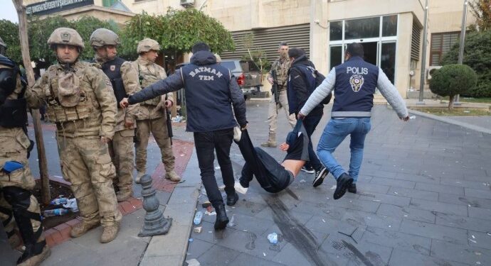 Batman’da en az 60 kişi gözaltına alındı