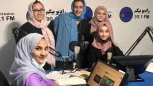 afganistandaki-tek-kadin-radyosu-kapatildi-zayh