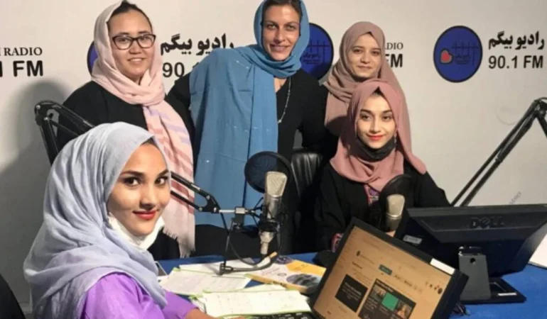 Taliban, kadınların sesini kısmaya devam ediyor