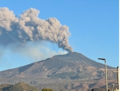 italyada-etna-yanardagi-kul-ve-lav-pusk-563592-166998