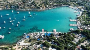 izmirce-dunyaca-unlu-aya-yorgi-koyu-imara-acildi-m0no