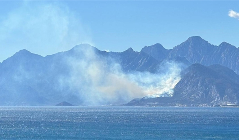 Antalya’daki orman yangını kontrol altına alındı