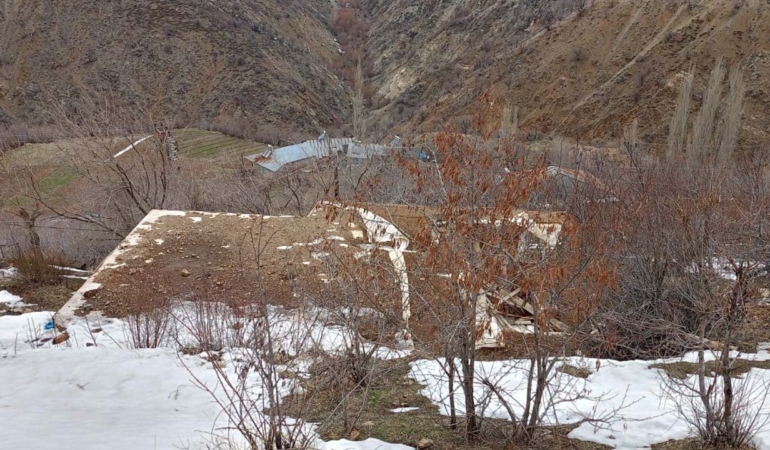 Adıyaman’da zorlu hayat: Su ihtiyacını kar eriterek karşılıyor