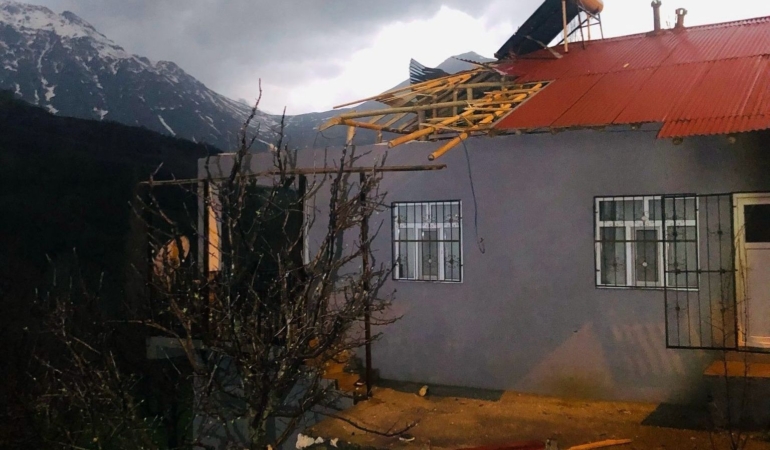 Hakkari’de kuvvetli rüzgar nedeniyle okullar tatil edildi