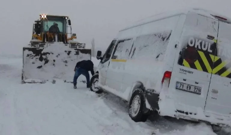 Kar yağışı eğitimi vurdu: 4 ilde okullar tatil edildi